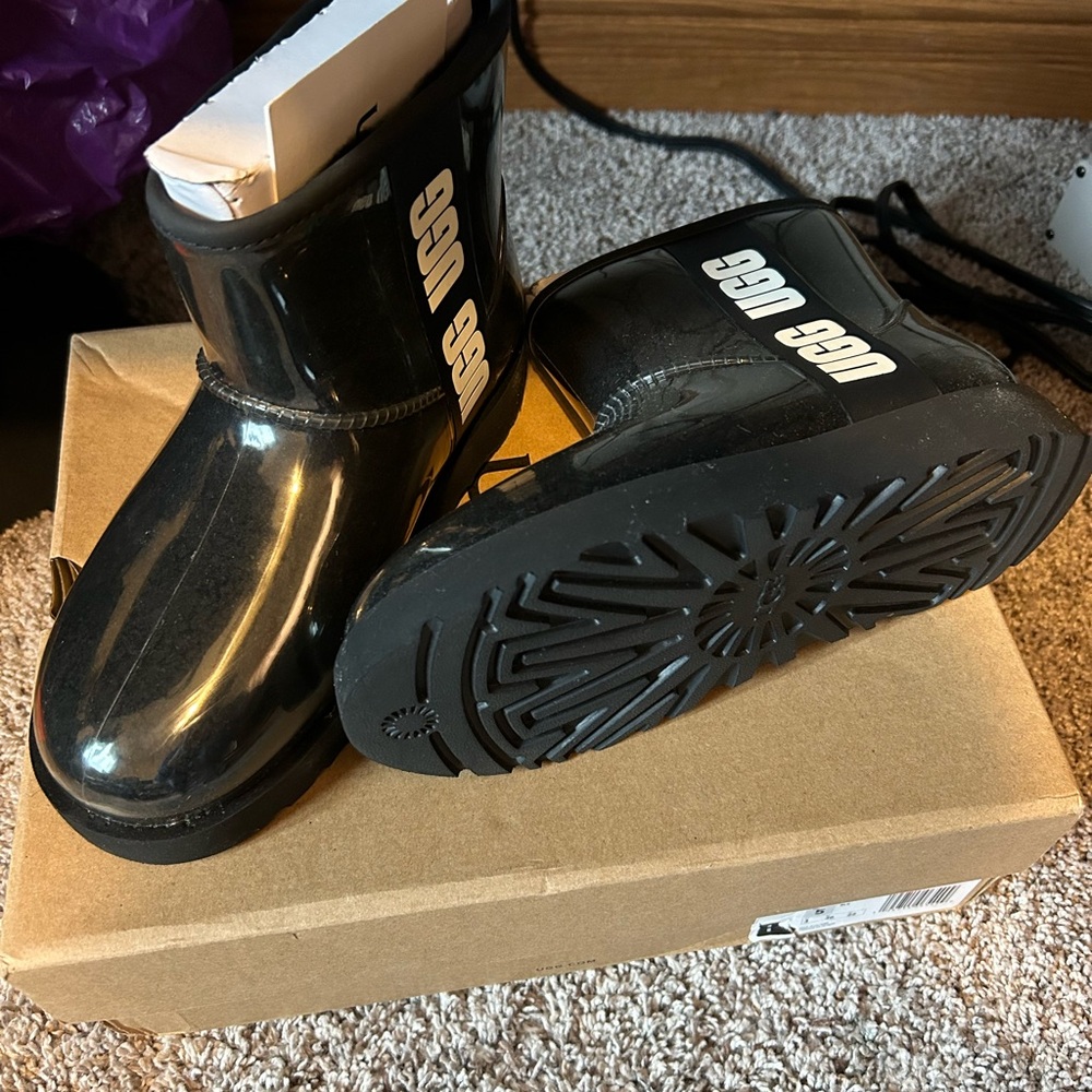 Ugg classic clear mini size 5